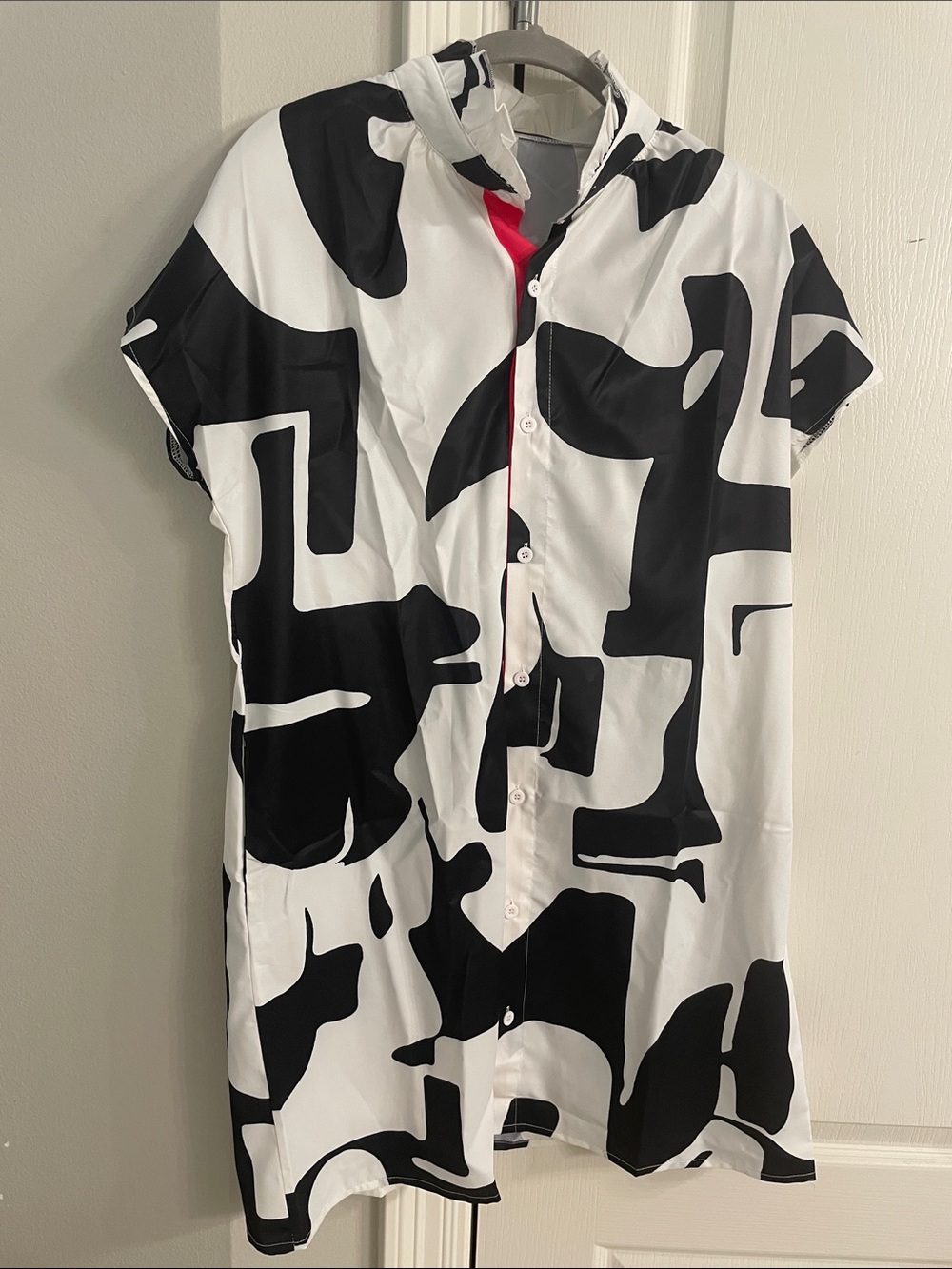 3 for $10 Add to bundle 
Black & White Abstract Button-Up Tunic Dress